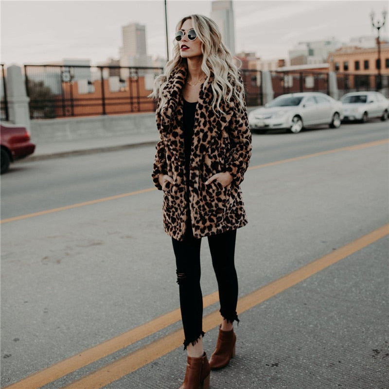 Valerie - Faux Fur Jas met Leopard Print voor Dames Wintermode