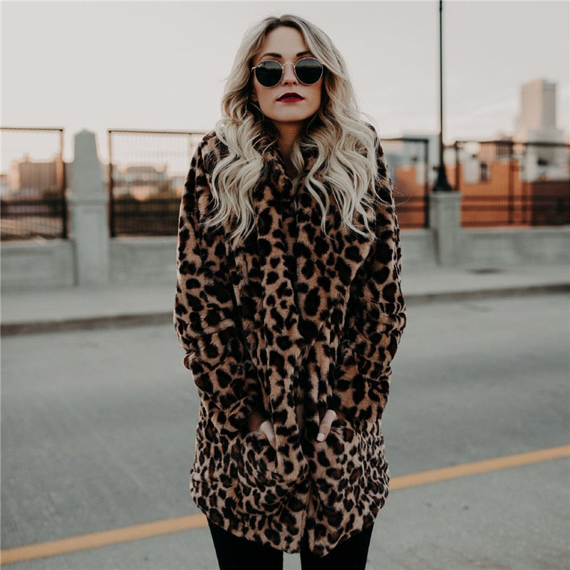 Valerie - Faux Fur Jas met Leopard Print voor Dames Wintermode