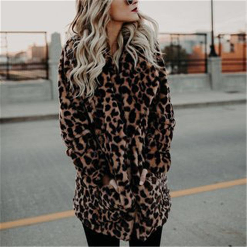 Valerie - Faux Fur Jas met Leopard Print voor Dames Wintermode