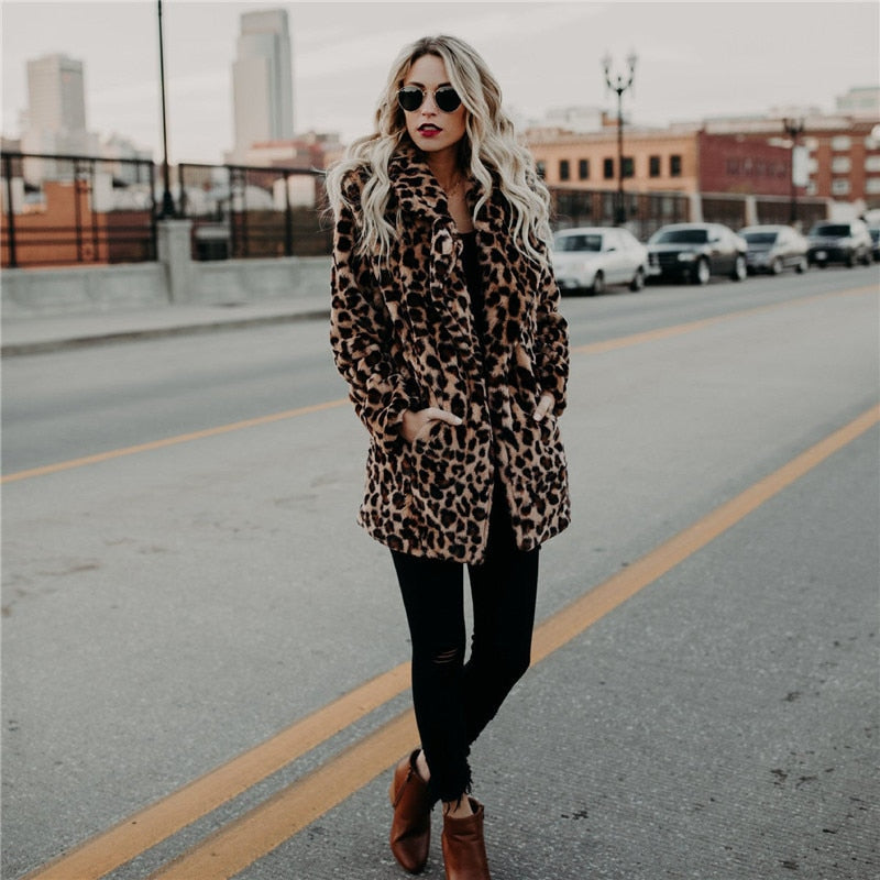 Valerie - Faux Fur Jas met Leopard Print voor Dames Wintermode